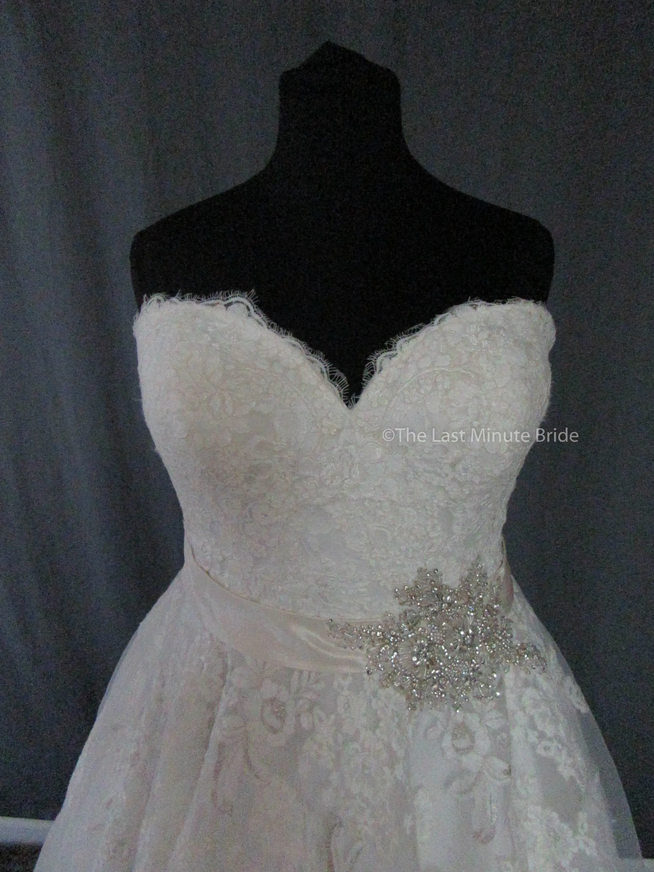 Allure Bridals 2809