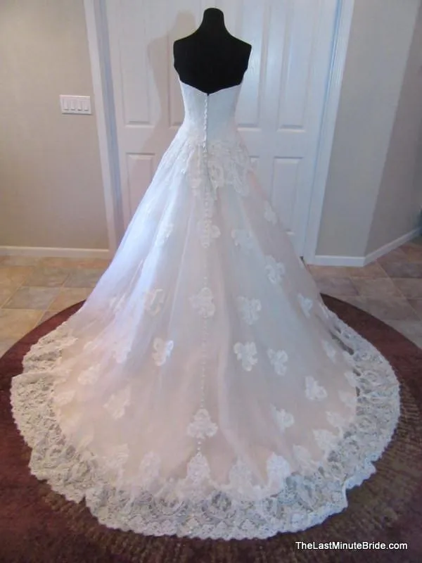 Allure Bridals 9121 size 16