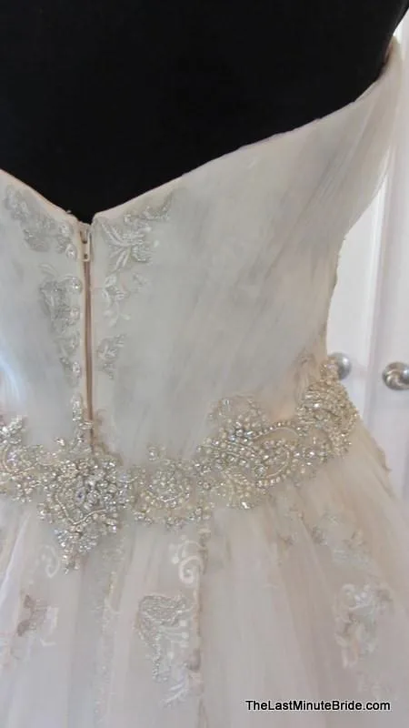 CB Couture by Casablanca B081
