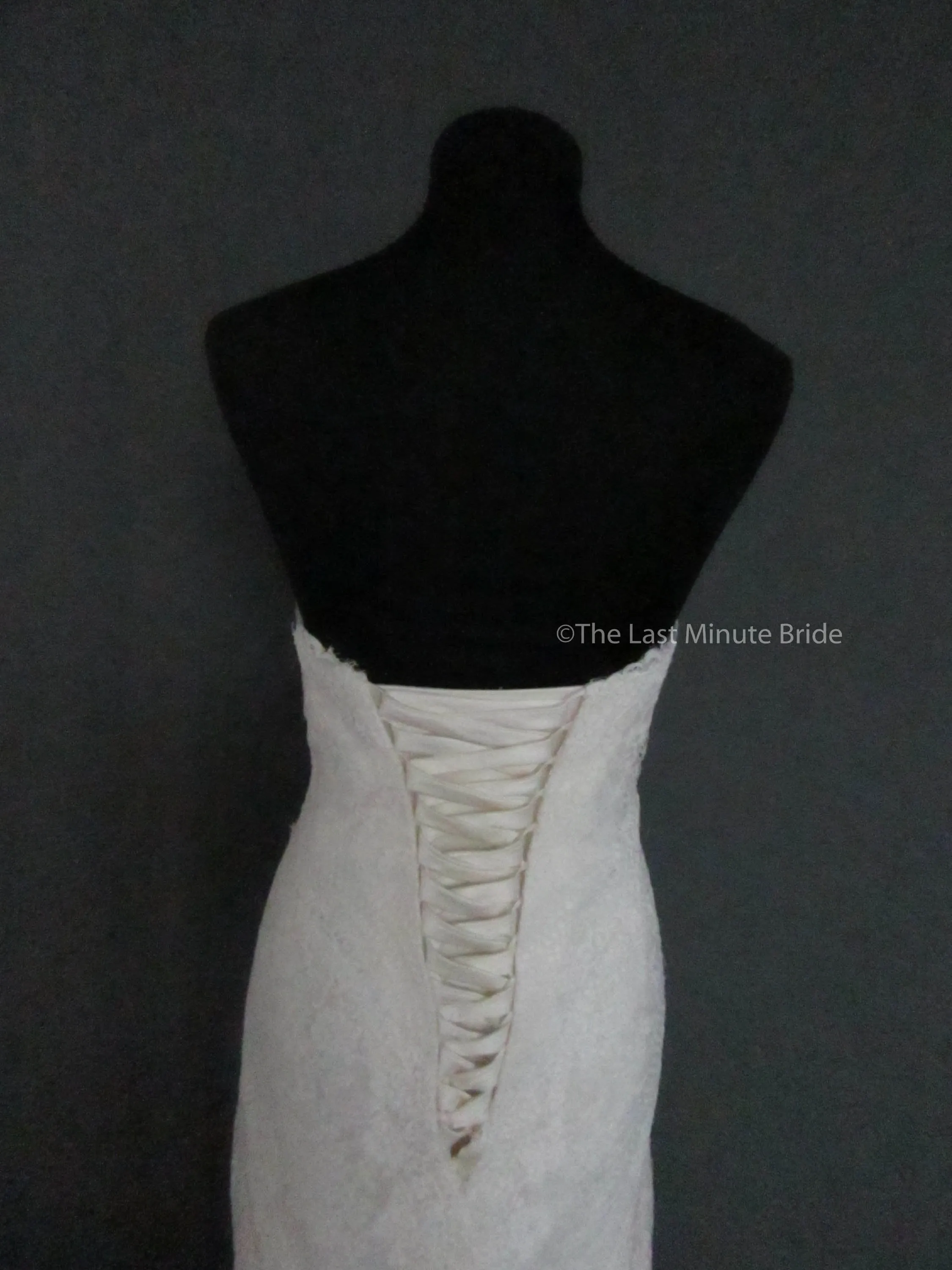 Essense of Australia D2224 size 16