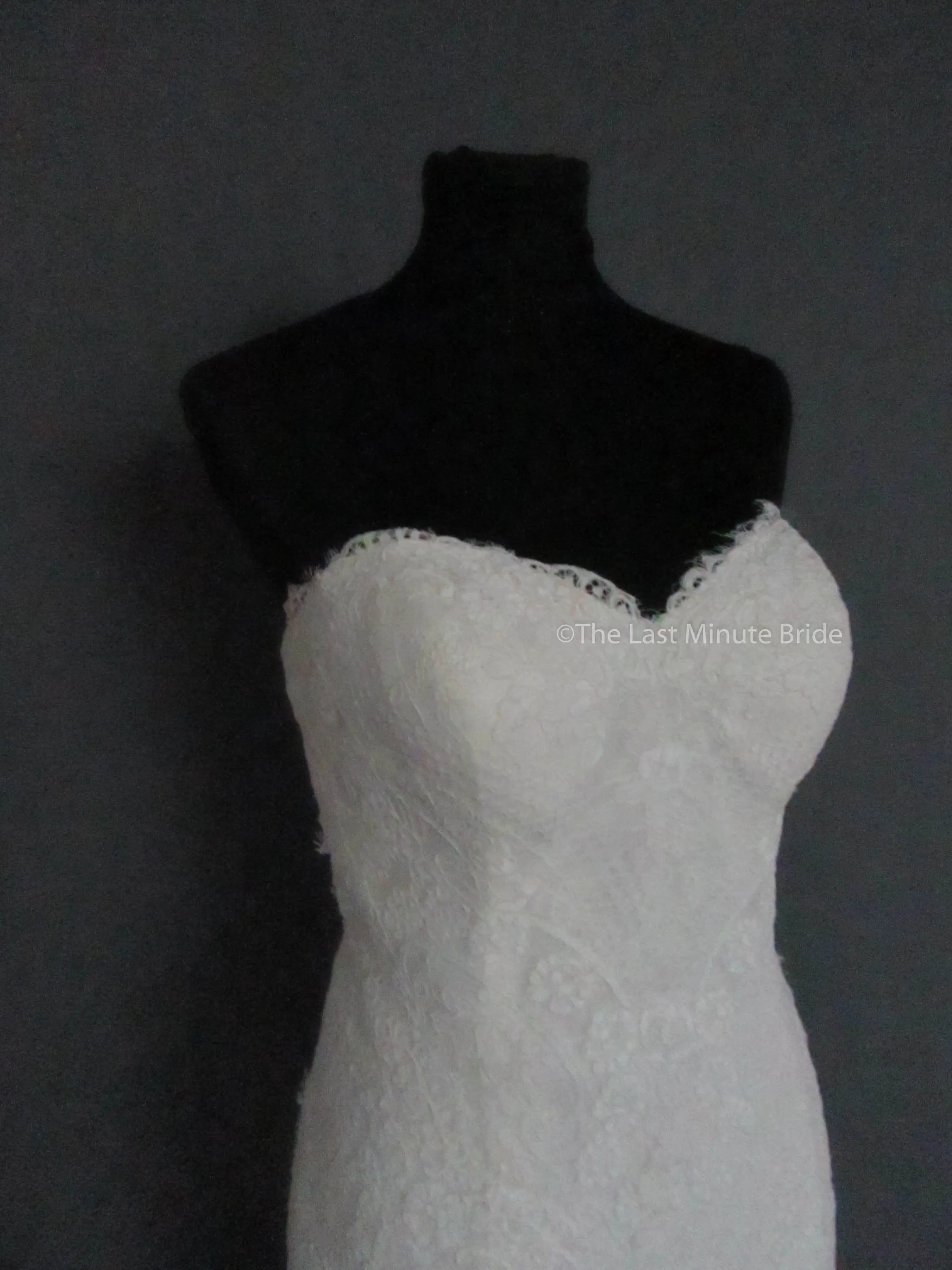 Essense of Australia D2224 size 16