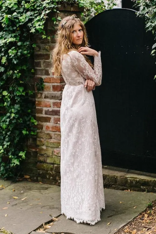 Floor-Length Vintage Lace Wedding Dress Long Sleeves