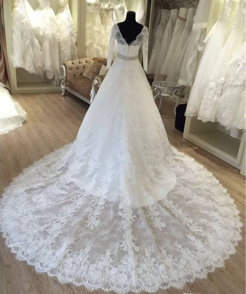 Long Sleeves Vintage Lace Wedding Dress V-neckline
