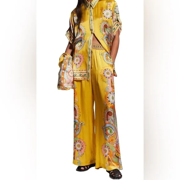✨✨New Silky Satin Pajama Night Set Mustard ✨✨ 💛💛 SZ L