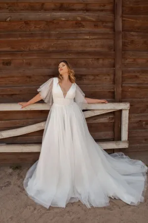 Octavia by Ariamo Bridal