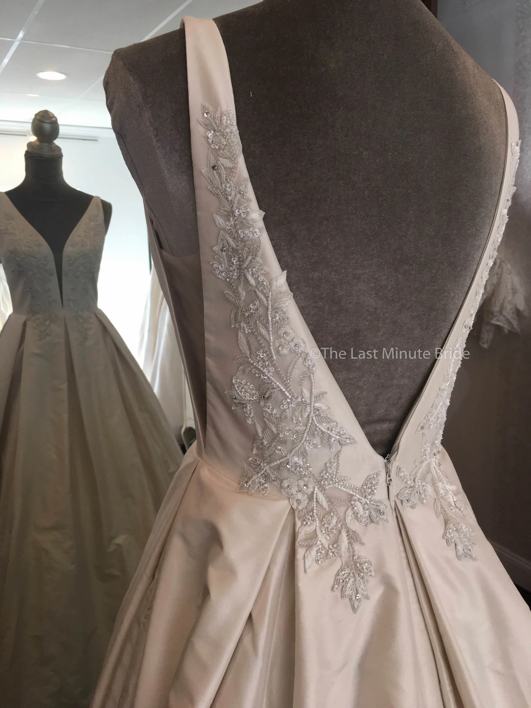 Paloma Blanca 4825