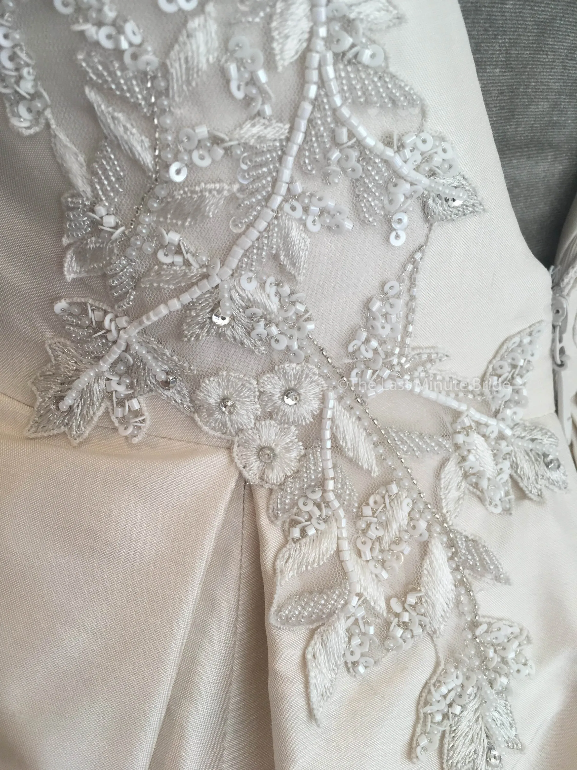 Paloma Blanca 4825