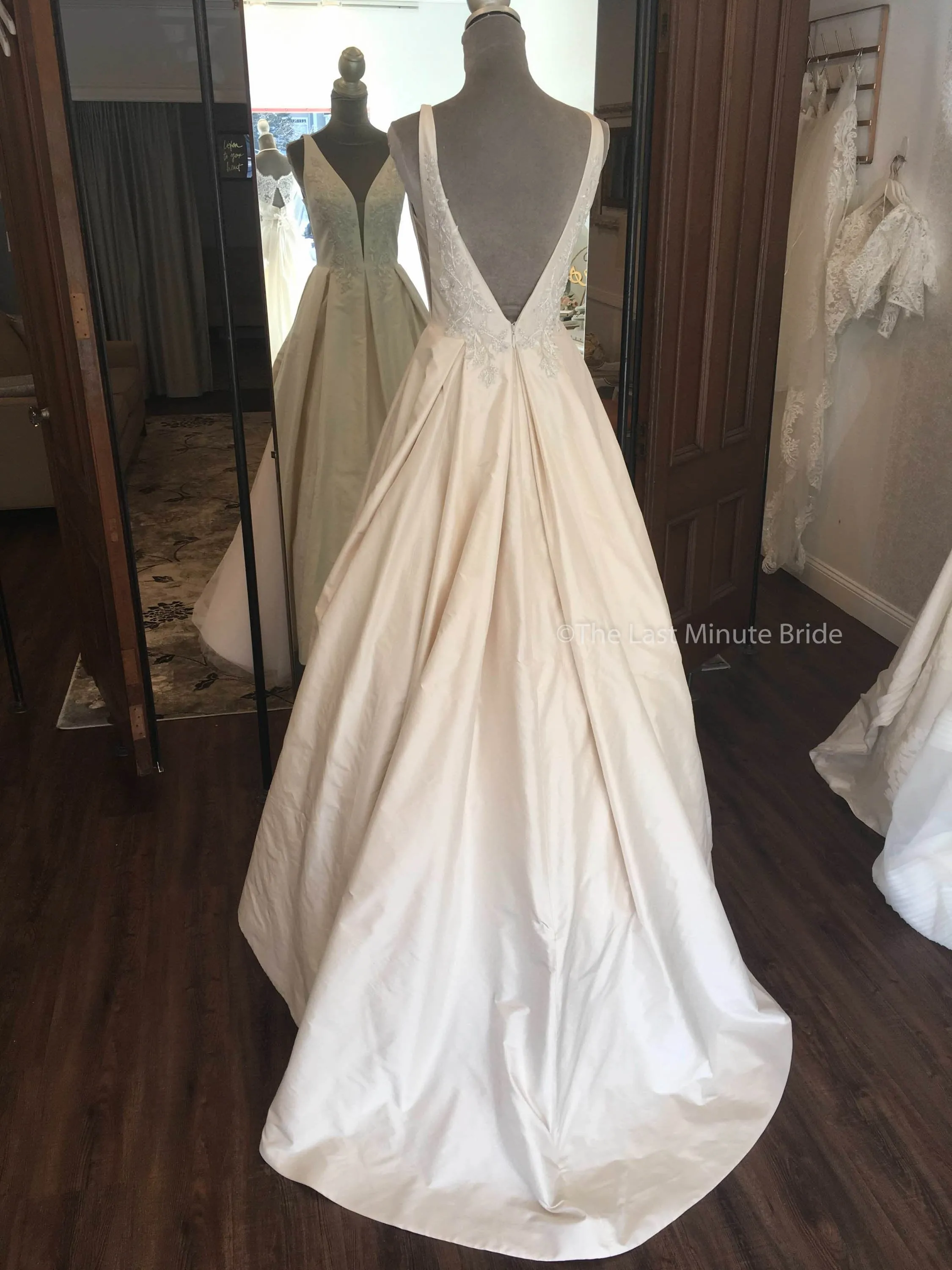 Paloma Blanca 4825