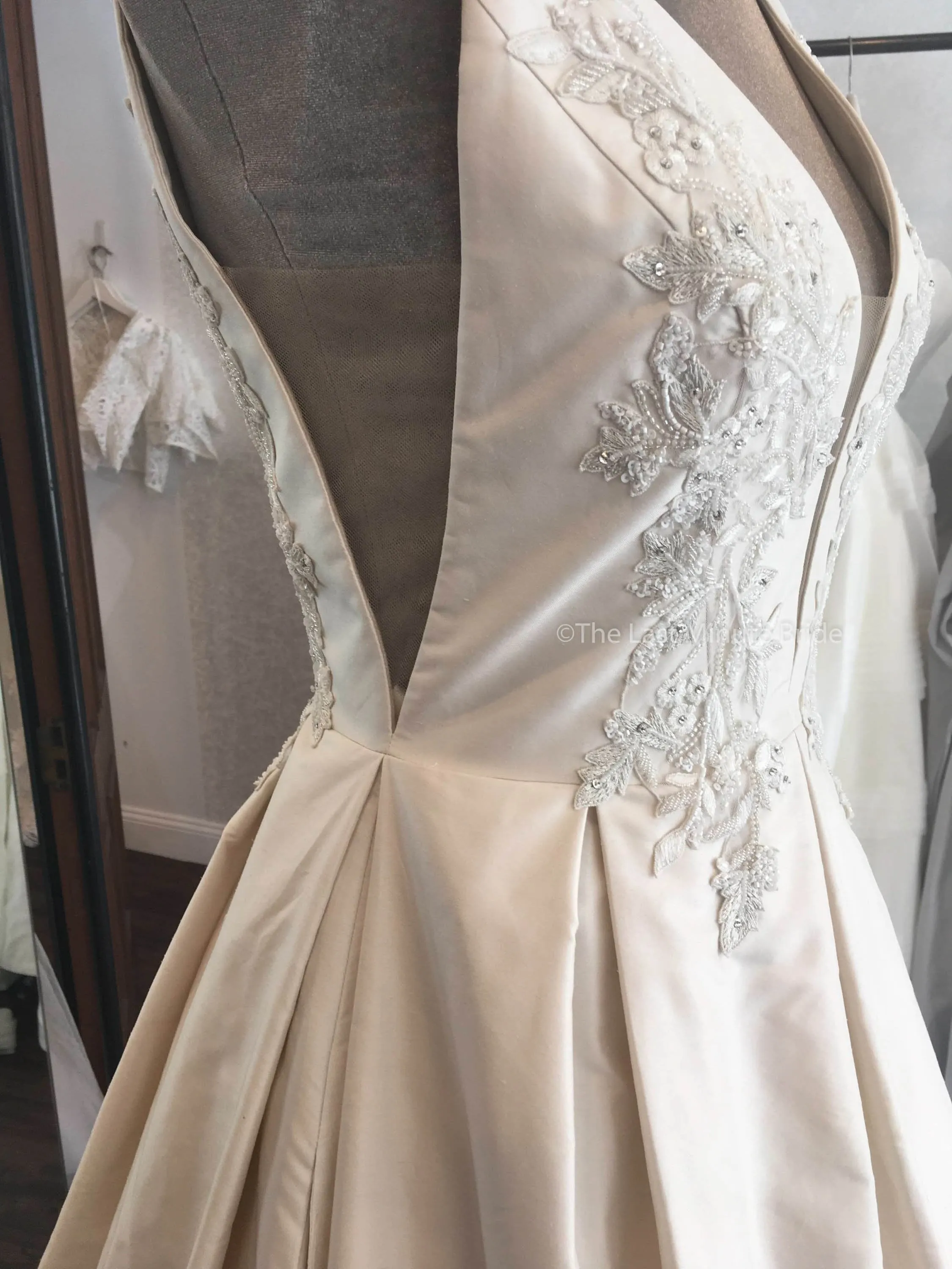 Paloma Blanca 4825