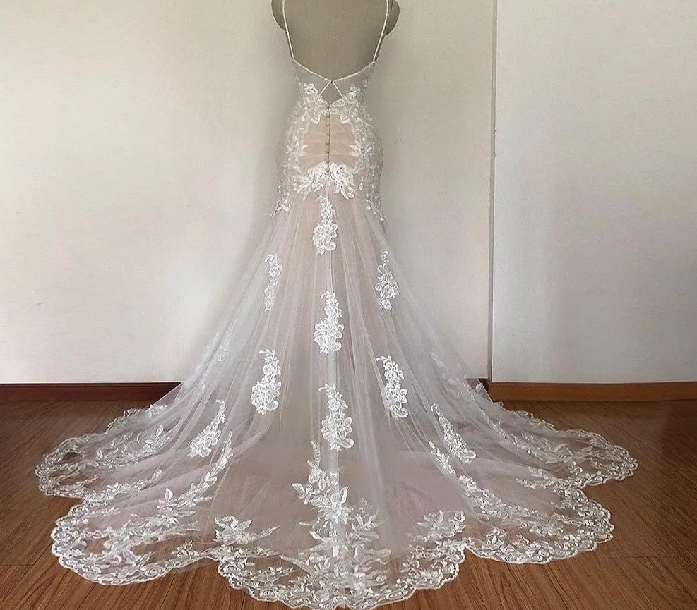Romantic Lace Mermaid Wedding Dress Sexy Deep V Neck Lace Applique Beading Sequins Spaghetti Backless Long Bridal Gown