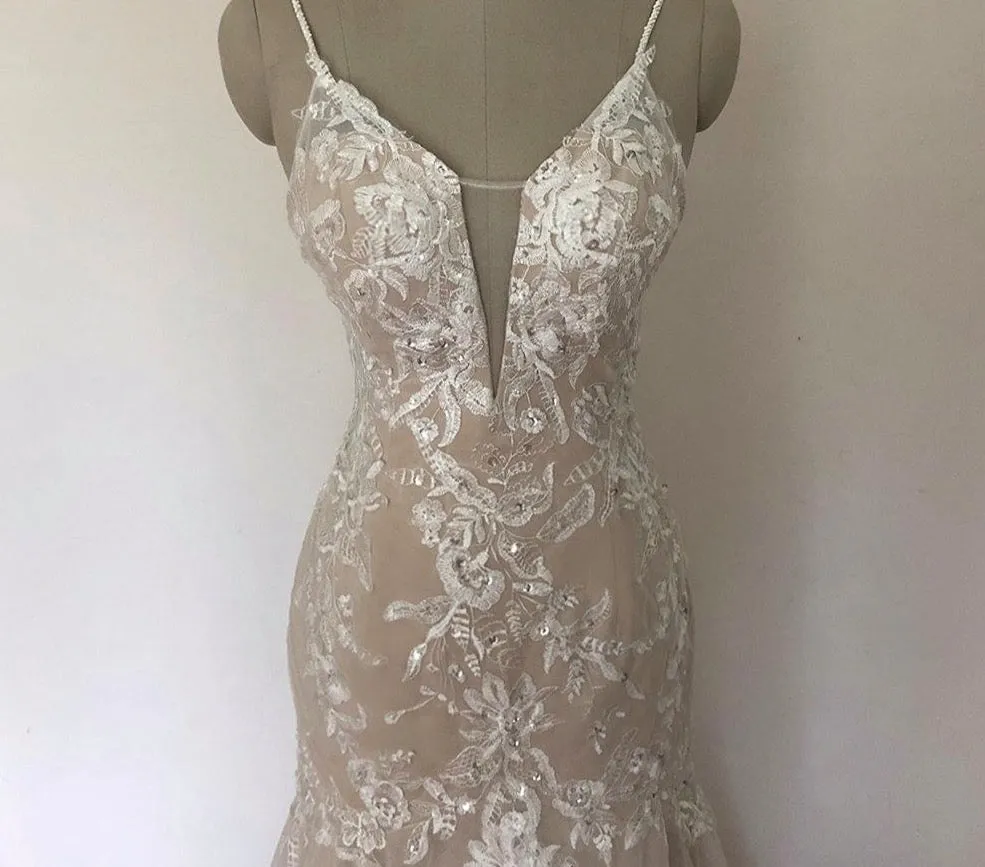 Romantic Lace Mermaid Wedding Dress Sexy Deep V Neck Lace Applique Beading Sequins Spaghetti Backless Long Bridal Gown