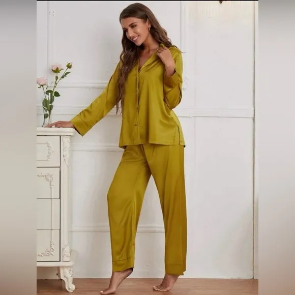 ✨✨Silky Satin Pajama Night Set ✨✨ 💛💛 SZ L New