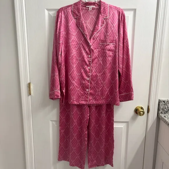Victoria’s Secret Satin Pajama Set Medium Pink Pants Long Sleeve Button Top